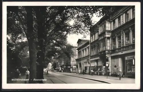 AK Wilhelmshaven, Roonstrasse, Strassenzug mit Geschäften und Bäumen