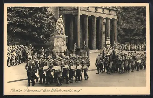 AK Berlin, Ehrenmal, Die Wache zieht auf, Unter den Linden