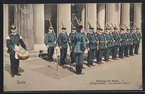 AK Berlin, Neue Wache, Ablösung der Wache, Stillgestanden! Das Gewehr über