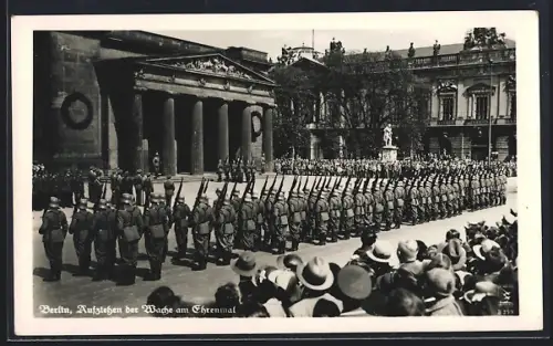 AK Berlin, Aufziehen der Wache am Ehrenmal