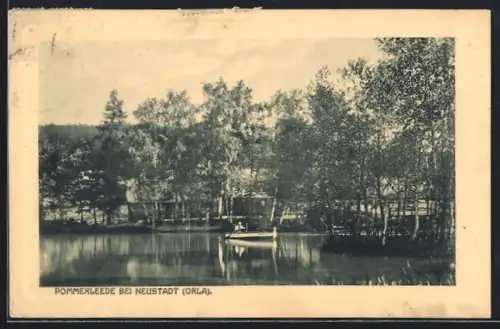 AK Neustadt / Orla, Uferpartie an der Gaststätte Pommerleede, Boot auf dem Wasser