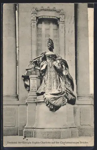 AK Berlin-Charlottenburg, Denkmal der Königin Sophie Charlotte auf der Charlottenburger Brücke