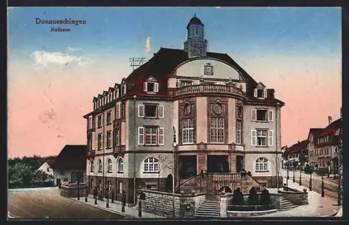 AK Donaueschingen, Rathaus mit Strassenpartie