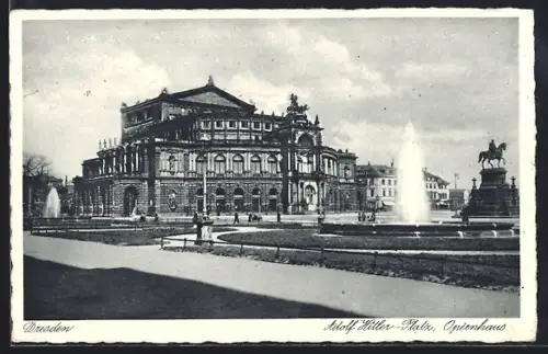 AK Dresden, Platz mit Opernhaus