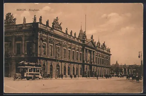 AK Berlin, Zeughaus mit Strassenpartie