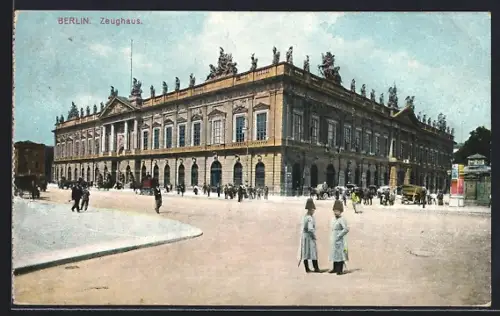 AK Berlin, Zeughaus mit Strassenpartie
