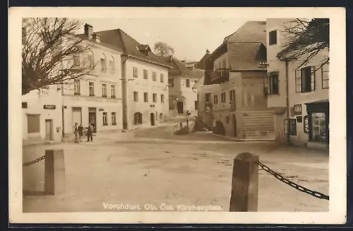 AK Vorchdorf /Ob. Öst., Kirchenplatz mit Geschäften