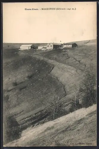 AK Markstein /Haute-Alsace, Vue des bâtiments sur la colline