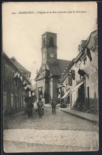 AK Massevaux, L`église et la rue pavoisée pour la Fête-Dieu