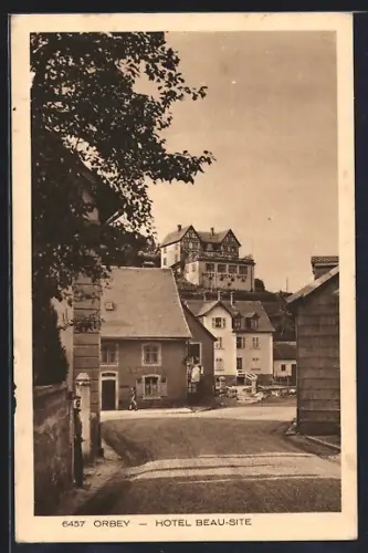 AK Orbey, Hôtel Beau-Site avec vue de la rue et des maisons environnantes
