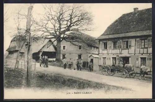 AK Saint-Ulrich, Scène de rue avec maisons à colombages et charrette tirée par des chevaux