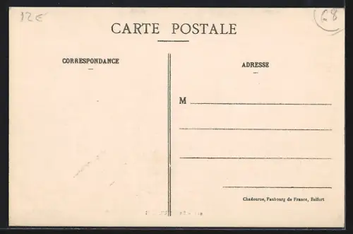 AK Saint-Ulrich, Scène de rue avec maisons à colombages et charrette tirée par des chevaux