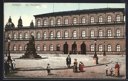 AK München, Kgl. Residenz mit Denkmal