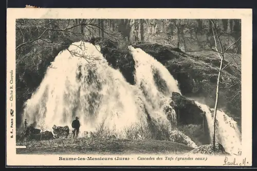 AK Baume-les-Messieurs, Cascades des Tufs, Wasserfall mit Mann