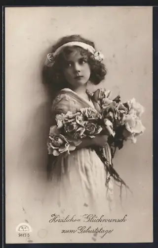 Foto-AK R & K / L Nr. 5617/5: Kleines Mädchen mit Rosenstrauss, Geburtstagsgruss