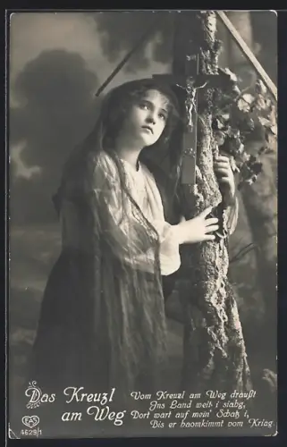 Foto-AK EAS Nr. 4629/1: Junge Frau wartet am Kreuzl am Weg