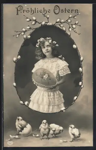 Foto-AK EAS Nr. 1325: Junges Mädchen mit Osterei, Osterküken, Ostergruss