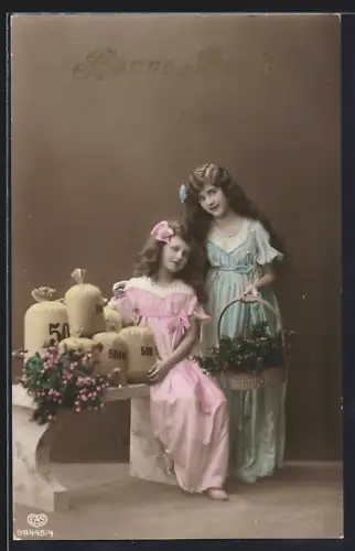 Foto-AK EAS Nr. 08445/4: Zwei Mädchen mit Geldsäcken, Neujahrsgruss