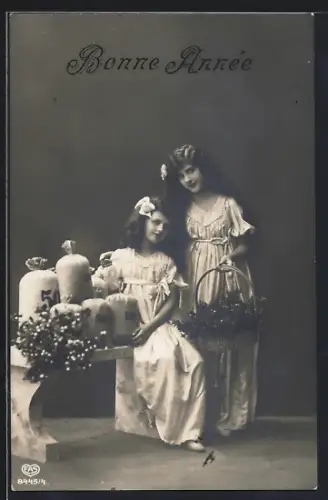 Foto-AK EAS Nr. 8445/4: Zwei Mädchen mit Geldsäcken, Neujahrsgruss