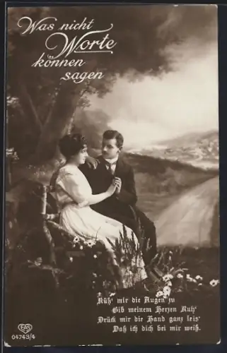 Foto-AK EAS Nr. 04743/4: Was nicht Worte können sagen, Küss` mit die Augen zu..., Liebespaar