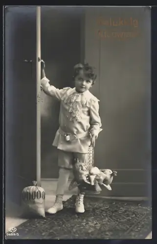 Foto-AK EAS Nr. 9489/5: Kleiner Junge mit Geldsäcken, Neujahrsgruss