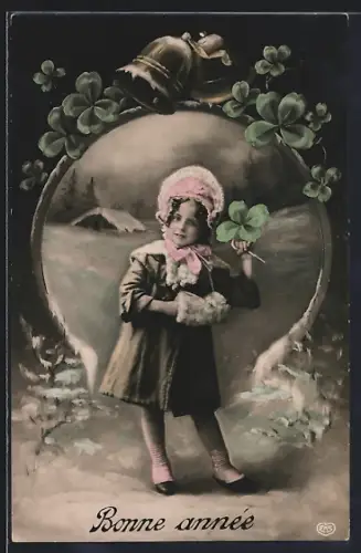 Foto-AK EAS Nr. 1122: Mädchen mit Klee vor winterlicher Landschaft, Glocke, Neujahrsgruss