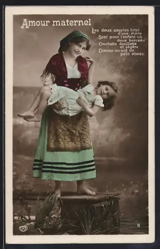 Foto-AK EAS Nr. 4: Amour maternel, Les deux souples bras..., Mutter mit Kind