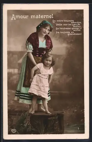 Foto-AK EAS Nr. 1456: Amour maternel, La mère toujours attentive..., Mutter mit Kind