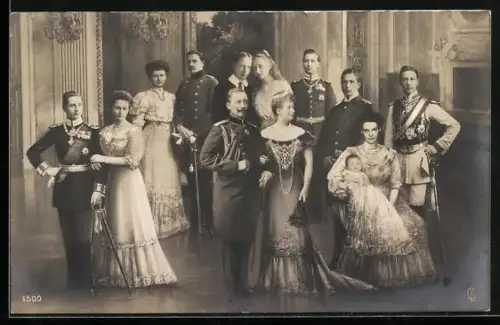AK Familienportrait, Prinz August Wilhelm von Preussen und Gattin