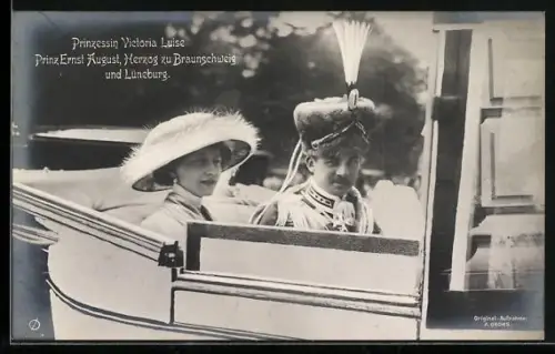 AK Prinzessin Victoria Luise, Prinz Ernst August Herzog von Braunschweig in Kutsche