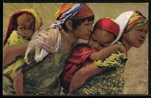 AK Junge Nordafrikannerinnen mit Kleinkindern