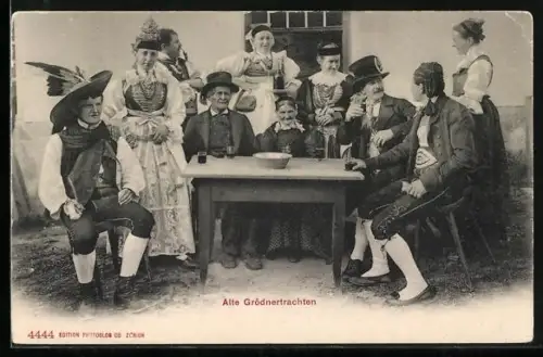 AK Bürgersleute am Tisch, Alte Grödnertrachten