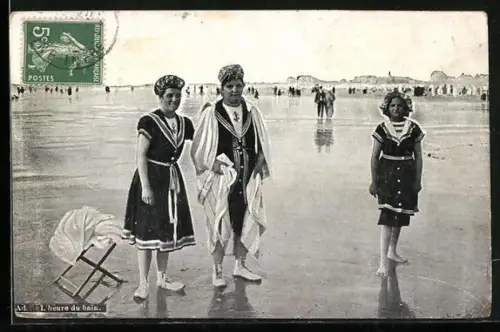 AK Ad, L`heure du bain, Drei Frauen am Strand