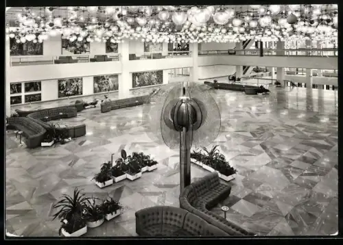 AK Berlin, Palast der Republik, Hauptfoyer mit Gläserner Blume & Galerie