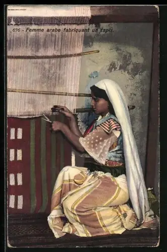 AK Femme arabe fabriquant un tapis, arabische Teppichweberin bei der Arbeit