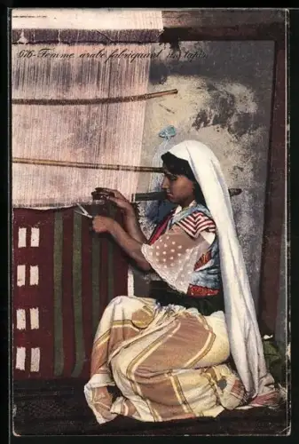 AK Femme arabe fabriquant un tapis, Arabische Teppichweberin