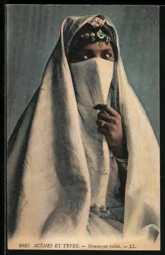 AK Mauresque voilee, arabische Frau in Volkstracht, Burka