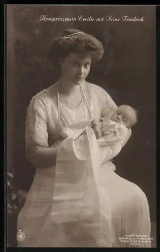 AK Kronprinzessin Cecilie mit ihrem jüngsten Sohn, Prinz Friedrich Georg
