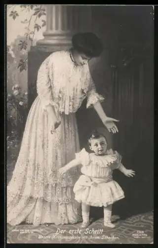 AK Unsere Kronprinzessin Cecilie mit ihrem Söhnchen, Der erst Schritt