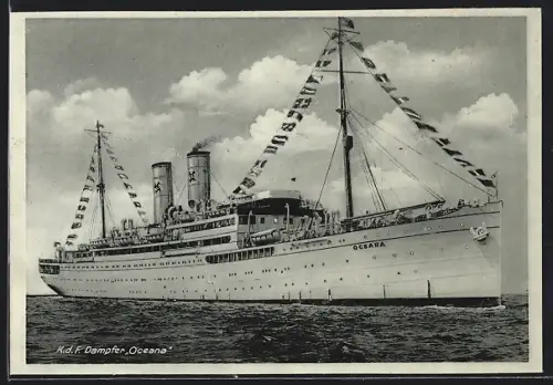 AK Passagierschiff K.d.F. Dampfer Oceana in Flaggengala auf offener See