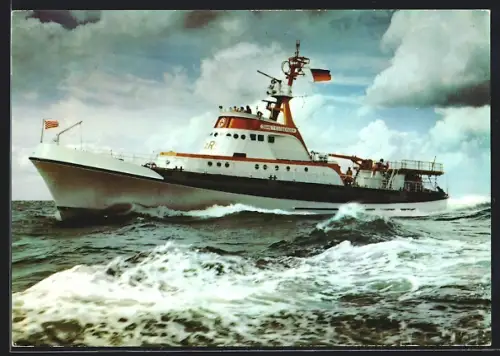 AK Seenotkreuzer John T. Essberger auf hoher See