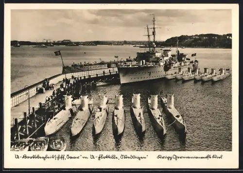 AK U-Boot-Begleitschiff Saar mit U-Booten der U-Flottille Weddigen der Kriegsmarine