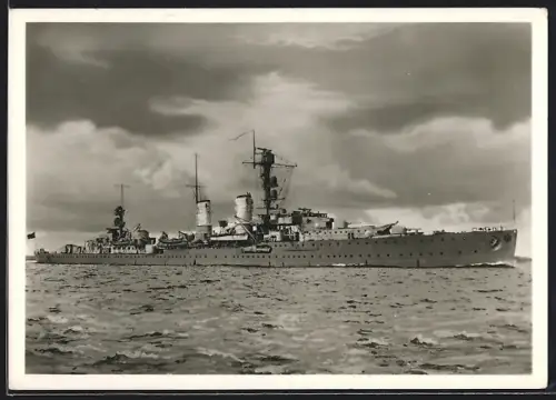 AK Kreuzer Emden der Kriegsmarine in Fahrt