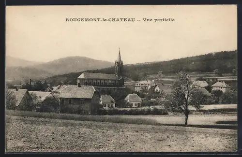 AK Rougemont-le-Château, Vue partielle du village et de l`église sur fond de collines