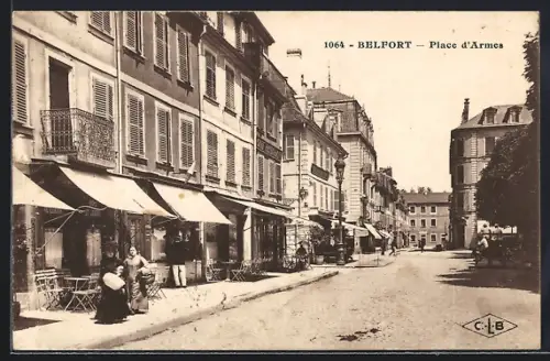 AK Belfort, Place d`Armes avec vue sur les bâtiments et terrasses animées