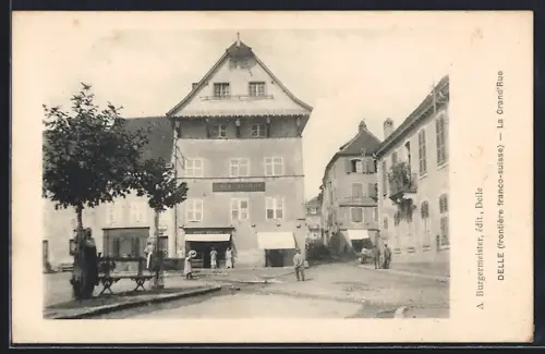 AK Delle, La Grand`Rue avec passants et bâtiments historiques
