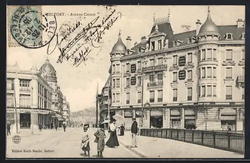 AK Belfort, Avenue Carnot avec passants et bâtiments élégants