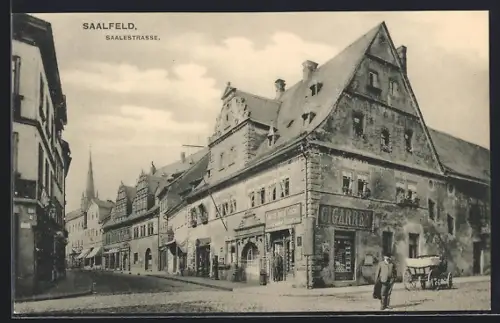 AK Saalfeld / Saale, Saalestrasse mit Zigarrengeschäft