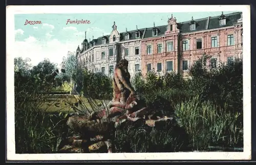 AK Dessau, Anlagen auf dem Funkplatz, Blick auf die Häuserzeile