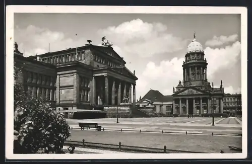 AK Berlin, Schauspielhaus und französischer Dom, Gendarmenmarkt